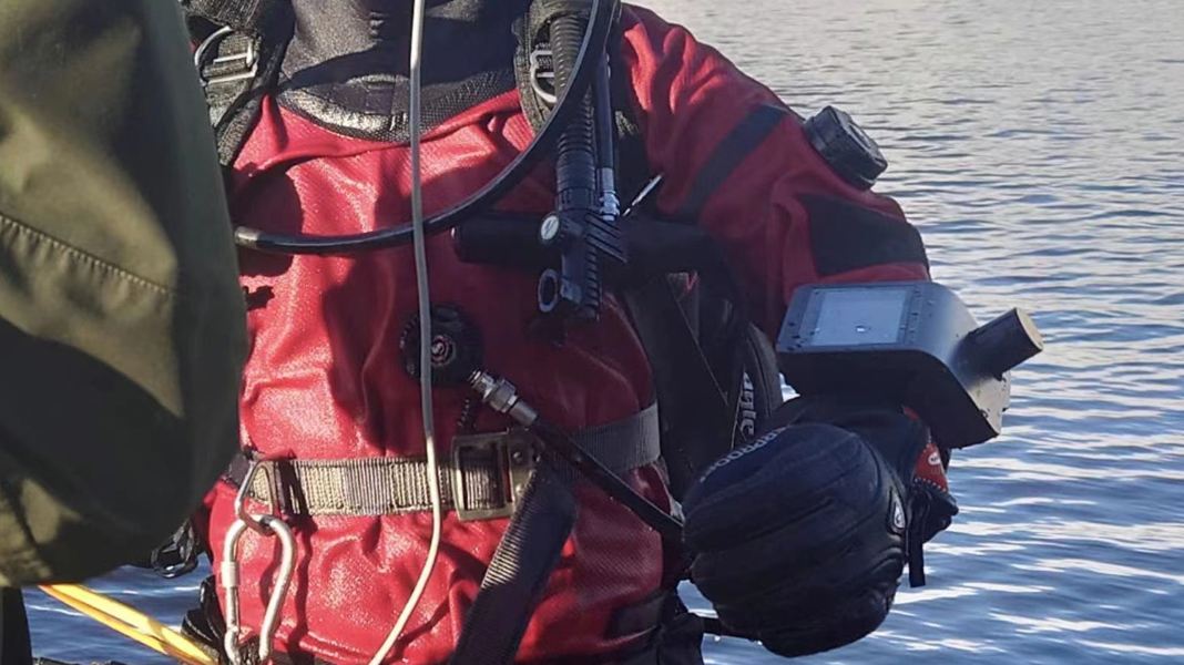 為瑞典客戶提供潛水員定位通信裝備培訓