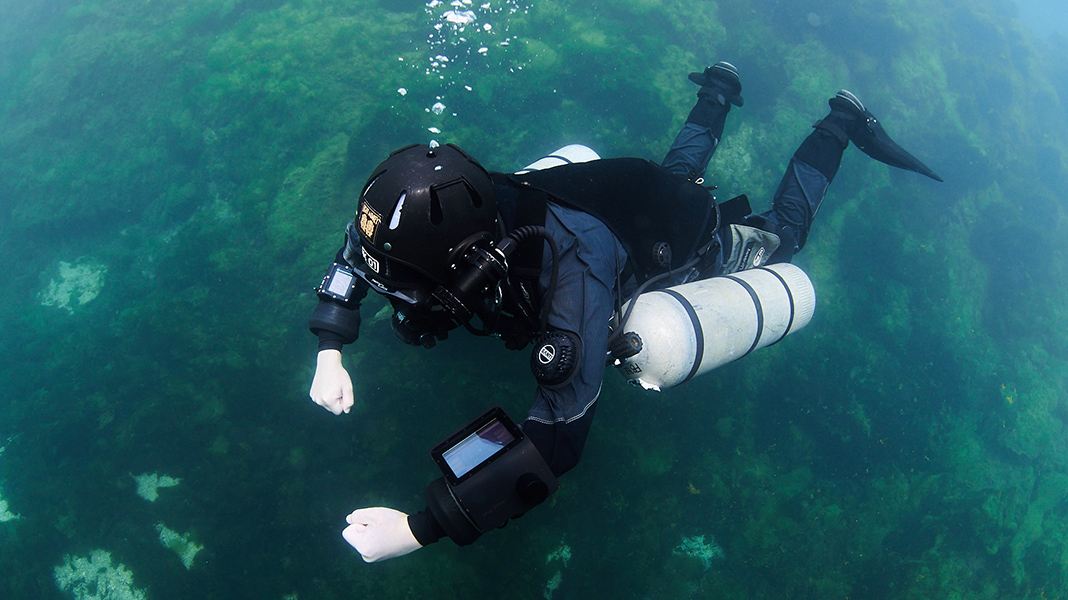 潛水員新裝備，集水下定位、水下通信為一體