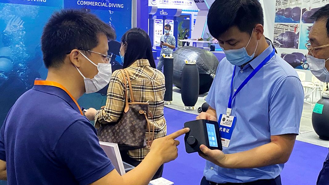 開創性潛水裝備“水下通信導航系統”亮相國際潛水救撈與海洋工程裝備展覽會